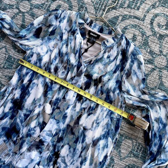 DKNY Blue White Tie Dye Pleated Short Sleeve Shift Dress - Size 10P - Picture 6 of 8